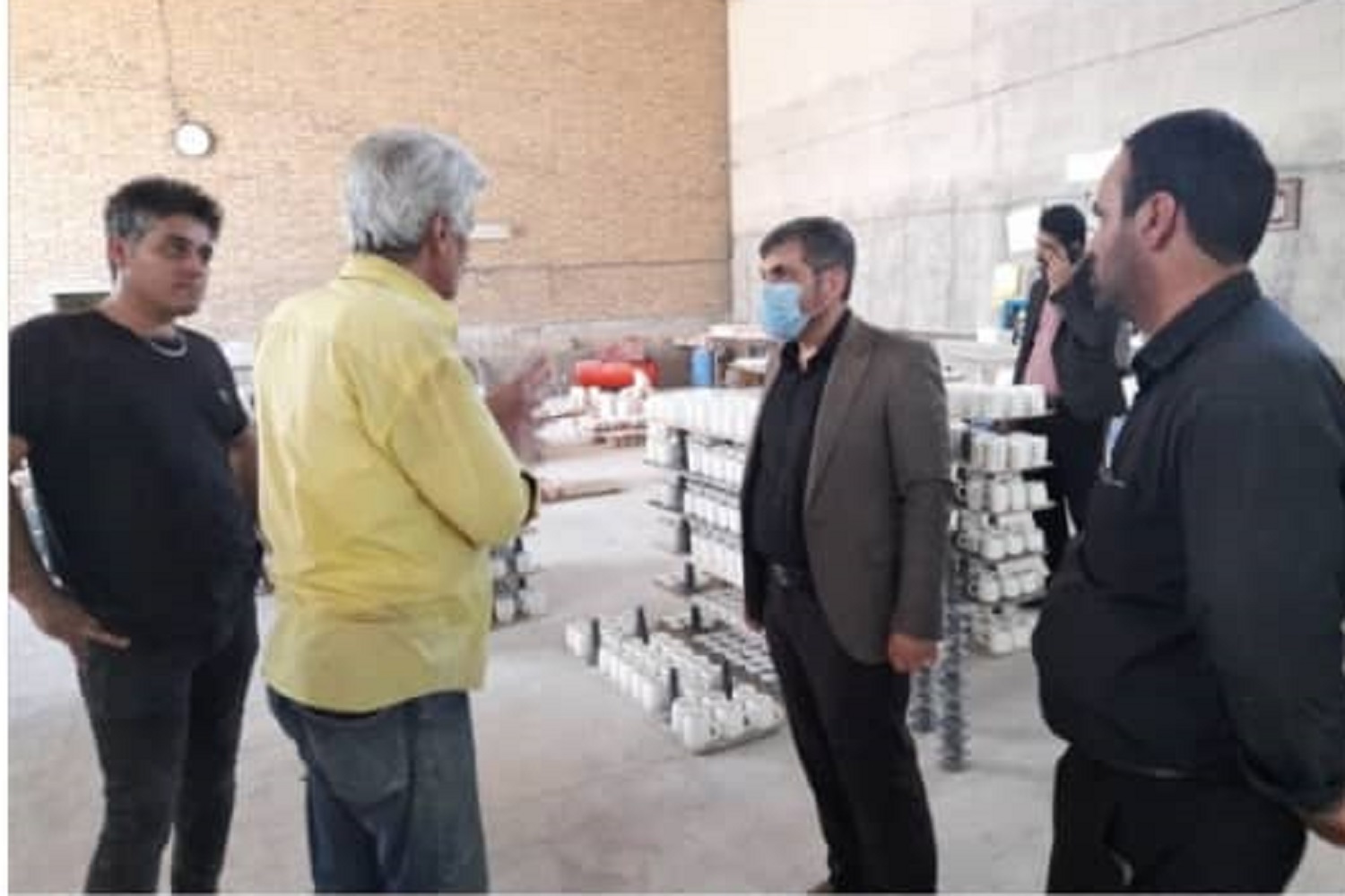 جلسه رفع موانع تولید کارگاه‌های تولید صنایع‌دستی ورامین برگزار شد